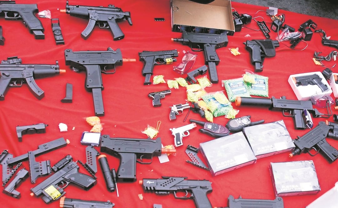 La sanción por vender armas réplica puede alcanzar los 5 mil 187 pesos. Foto: Archivo / EL UNIVERSAL