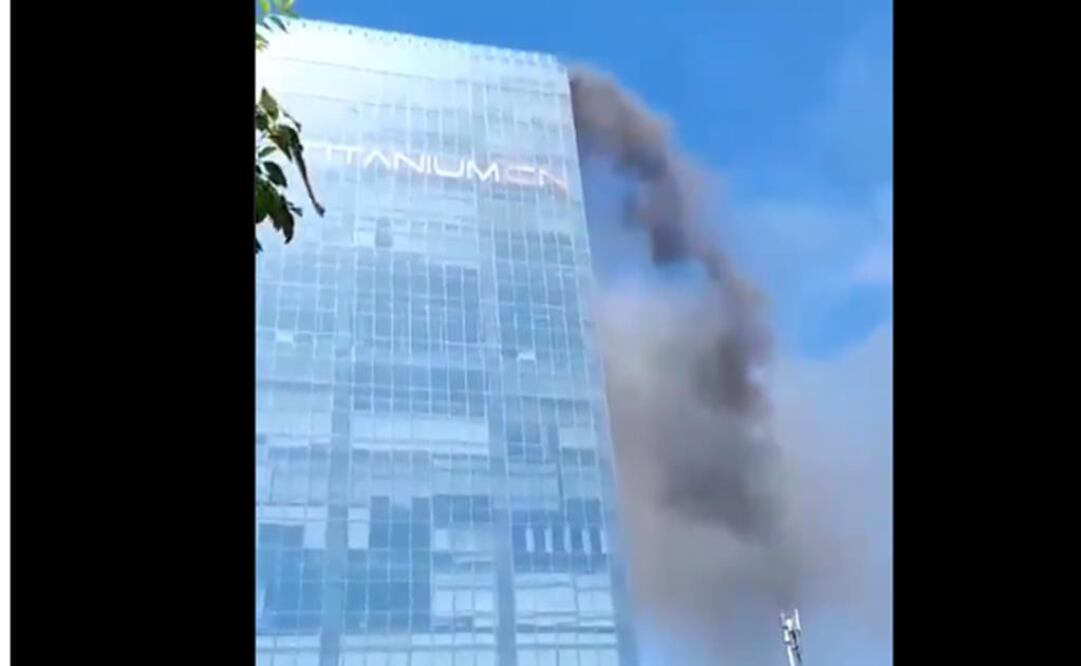 Se incendia Torre Titanium en Puebla
