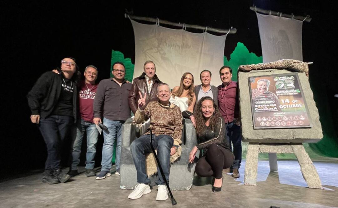 Mario Bezares, padrino de los 23 años de  “Defendiendo al cavernícola”. Foto: MejorTeatro.