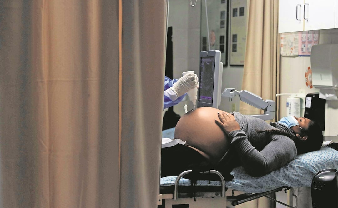 La violencia obstétrica ha sido naturalizada e invisibilizada, por lo que las mujeres que la viven llegan a creer que es normal o natural, manifestó la CNDH. Foto: ARCHIVO EL UNIVERSAL