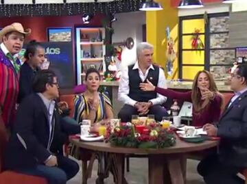 Andrea Legarreta y Galilea le ofrecen regalos a Rubí