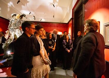 Guillermo del Toro comparte sus monstruos con Gael García e invitados