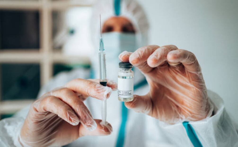 La OMS pide a los Estados miembros que den mayor reconocimiento al papel de las vacunas en la prevención de enfermedades relacionadas con la AMR. Foto: IStock