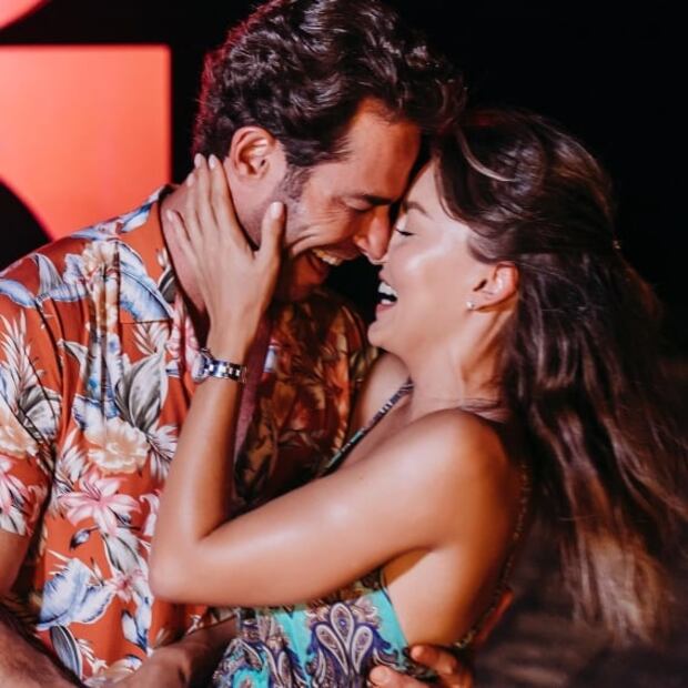 Sebastián Rulli y Angelique Boyer comparten su amor con sus seguidores.