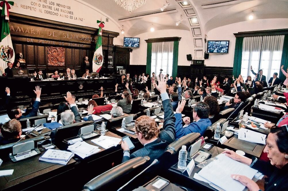 A tres meses de que en comisiones discutieron y analizaron el proyecto de Constitución enviado por Mancera, ayer aprobaron, en el Pleno de la Asamblea Constituyente, el primer artículo (CORTESÍA DE LA ASAMBLEA)