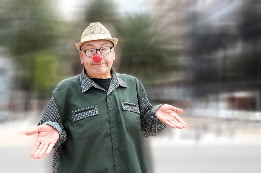 Tras ser agredido, Tony Tambor prefiere no pensar en el futuro, puesto que se siente temeroso al no contar con un ingreso mensual fijo. No puede desempeñar su actividad de manera normal debido a las secuelas físicas que padece (LUCÍA GODÍNEZ)