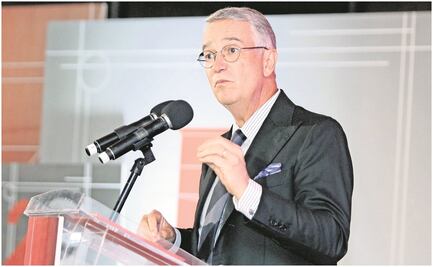 Salinas Pliego hace home office tras dar positivo a Covid-19