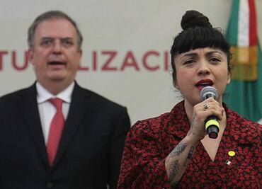 Mon Laferte canta el Himno Nacional ya como mexicana: "¡Viva México!"