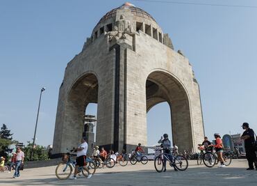 Amantes de la bici participan en la Gran Rodada en la Ciudad de México
