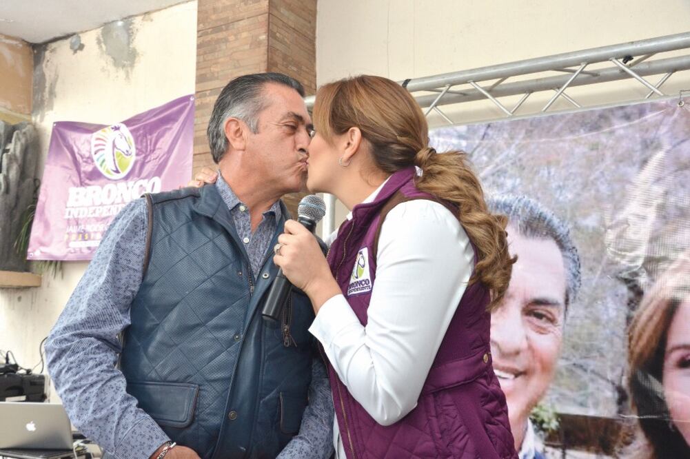 El candidato independiente Jaime Rodríguez Calderón, El Bronco, y su esposa Adalina Dávalos, La Bronca Mayor. Foto: EMILIO VÁZQUEZ. EL UNIVERSAL