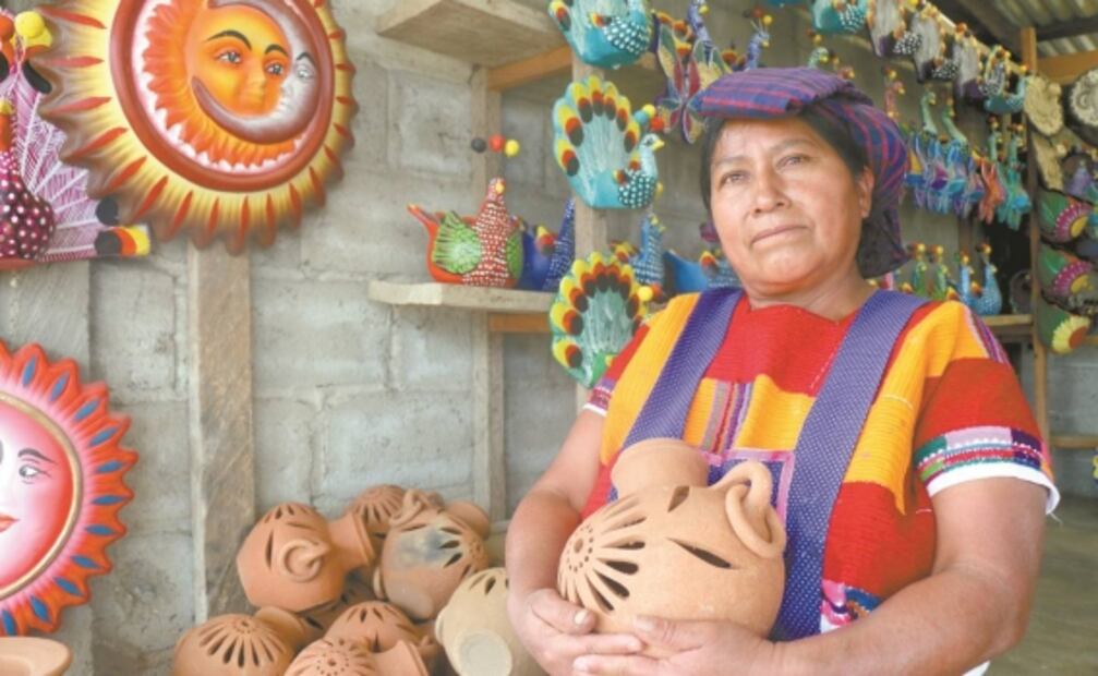 Pandemia deja a la deriva a artesanas indígenas