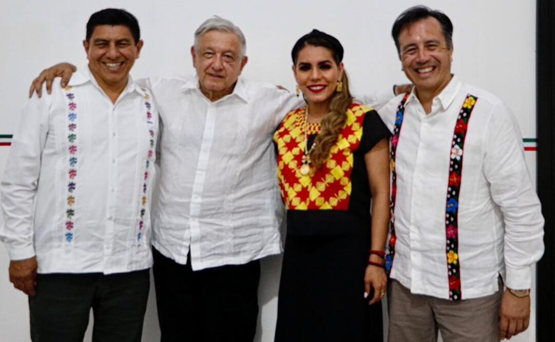 Andrés Manuel López Obrador acompañado de gobernadores de Oaxaca, Veracruz y Guerrero tras revisión de obras en Istmo. Foto: Twitter @lopezobrador_