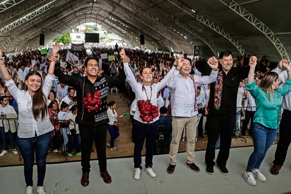La precandidata morenista dijo ante simpatizantes y militantes del partido guinda y acompañada por Eduardo Ramírez, aspirante al gobierno de Chiapas, que “no hay ni habrá rupturas en la 4T”. Foto: Gabriel Pano | El Universal