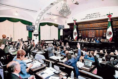 Emplaza Suprema Corte a diputados constituyentes