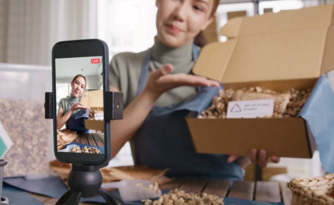 Las marcas están apostando por los microinfluencers (con audiencias de entre mil y 100 mil seguidores) debido a su autenticidad y cercanía, lo que genera confianza y fidelidad en los consumidores. Foto: iStock