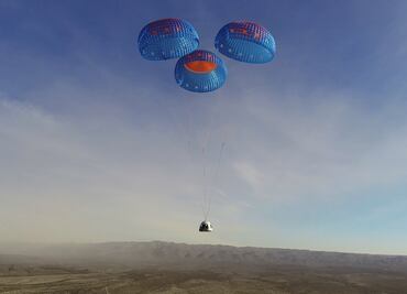 Blue Origin, de Jeff Bezos, vuela con éxito nave espacial en prueba suborbital