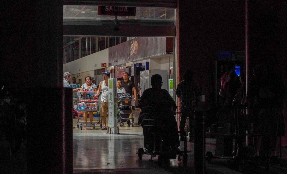 La península de Yucatán sufrió un apagón masivo, por lo que afectó Cancún, Quintana Roo, Campeche y Yucatán (26/09/25) Foto: Elizabeth RUIZ / AFP