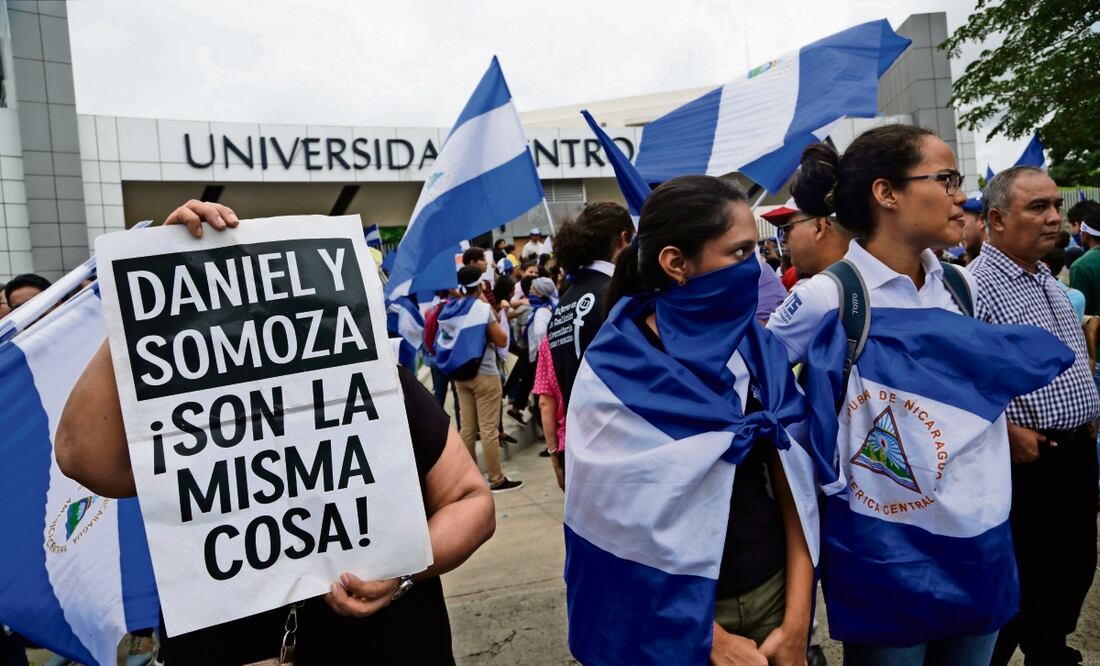 Manifestantes, afuera de la jesuita Universidad Centroamericana, en Managua en agosto de 2018. Foto: AP