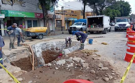 Atienden socavón y fuga de agua en Calzada de los Misterios; trabajos afectan la circulación en la GAM