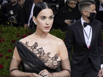 Katy Perry y el extraño momento que vive en el escenario: su párpado se sale de control