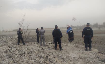 Rescatan a hombre atrapado 3 días en área pantanosa de Neza; sólo asomaba la cabeza