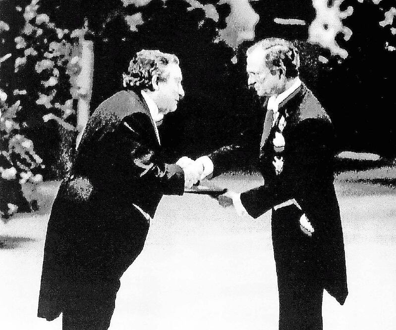 Un suceso que cumplirá 30 años es la entrega del Nobel a Octavio Paz. ARCHIVO EL UNIVERSAL 