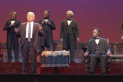 Robot de Trump llega al Salón de los Presidentes de Disney