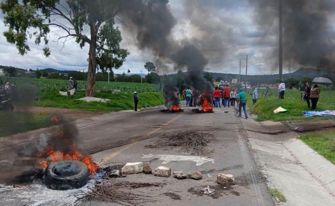 Policías dispersan protesta con gas lacrimógeno en Tlaxcala; pobladores rechazan centro de residuos.
Foto: Especial.