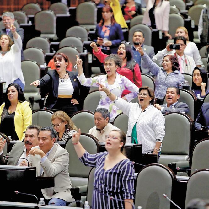 Ayer, en la Cámara de Diputados, con 421 votos a favor y 25 abstenciones del PRI, el pleno avaló la reforma constitucional al artículo 28. La iniciativa pasará al Senado para su evaluación y su posible aprobación. IVÁN STEPHENS. EL UNIVERSAL