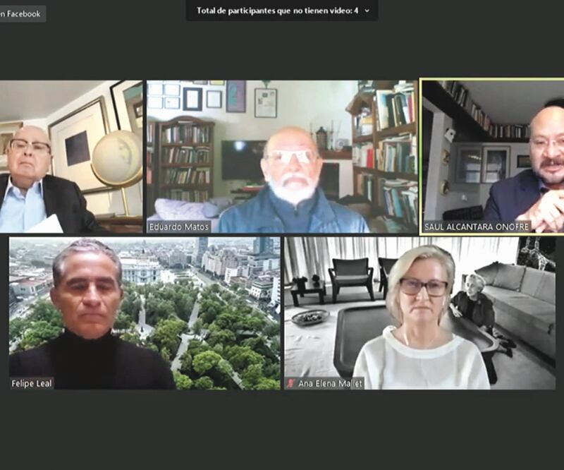De izquierda a derecha, Gerardo Estrada, Eduardo Matos Moctezuma, Salvador Alcántara; abajo, Felipe Leal y Ana Elena Mallet, durante su participación en la mesa “El patrimonio cultural”. ESPECIAL