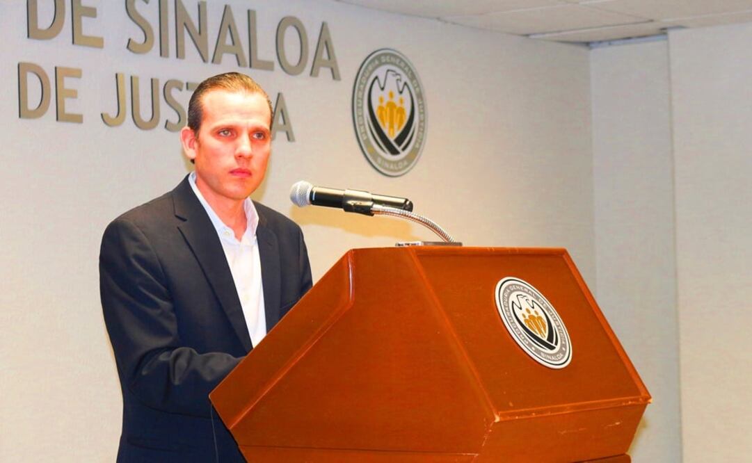 Julio César Romanillo Montoya, vocero Jurídico del Sistema Estatal de Seguridad, dio a conocer que el hombre señaló como cómplice del probable agresor se encuentra detenido (Foto: Javier Cabrera / EL UNIVERSAL)