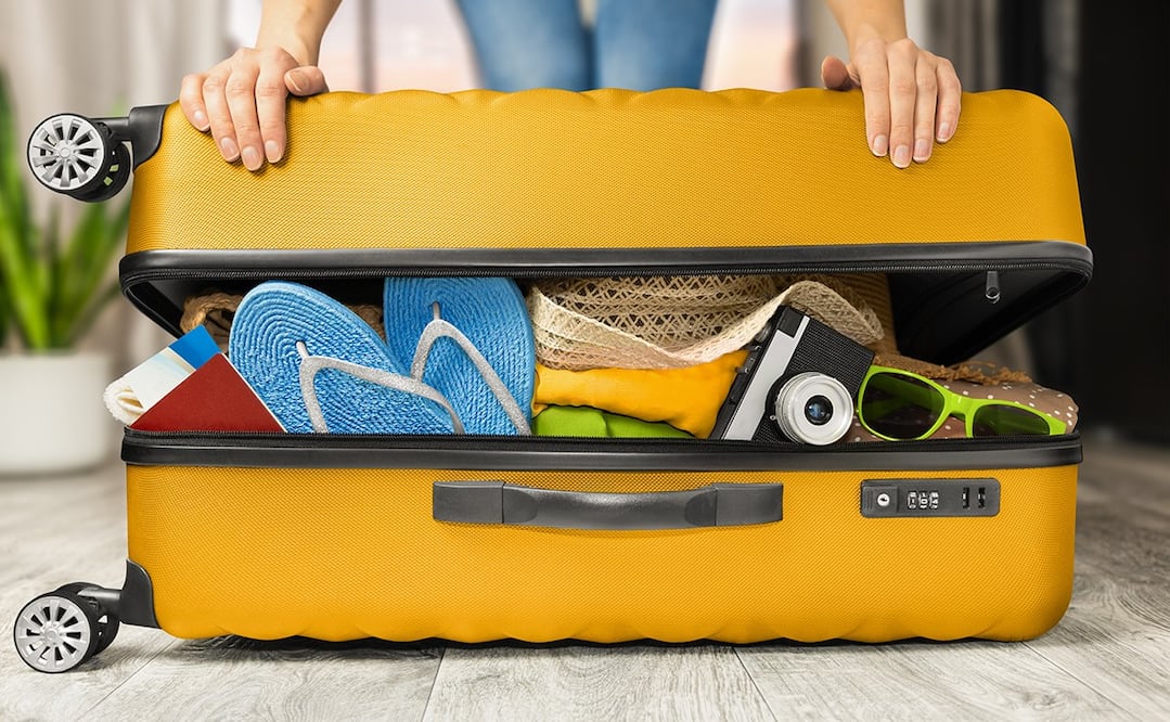 Antes de salir de vacaciones, revisa la lista de los artículos indispensables para viajar. Foto: iStock