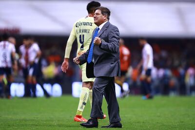 Es un orgullo ir a la Selección: Herrera critica al "Tecatito" Corona