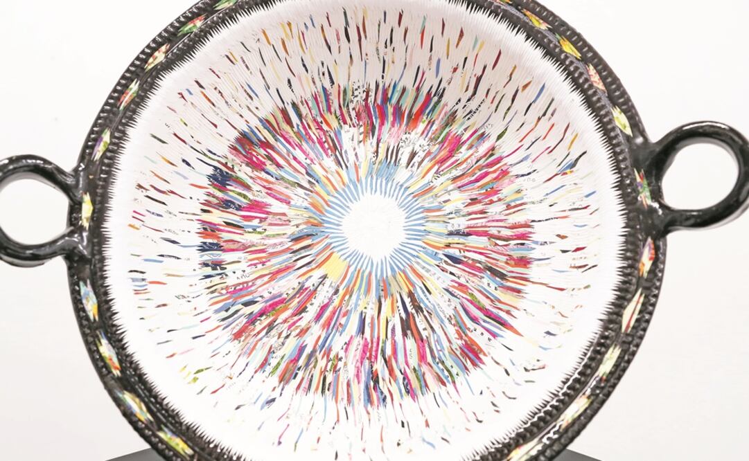 La muestra presenta los trabajos sobre tela y madera, y esculturas en ollas de barro que Juana Martínez interviene con una técnica que ella inventó. (FOTOS: VALENTE ROSAS. EL UNIVERSAL)