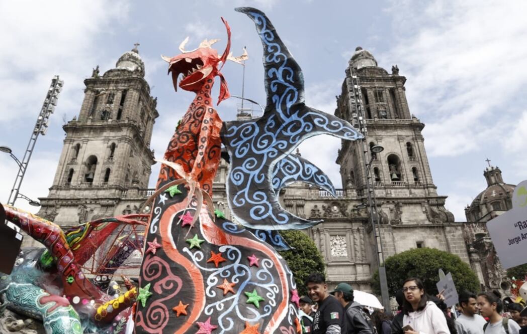 Paseo de la Reforma se llenó de color por el doceavo desfile y concurso de alebrijes monumentales en la Ciudad de México. 