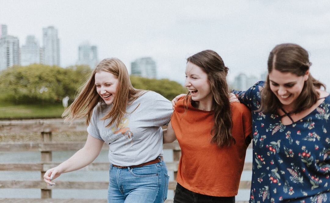 Estudio demuestra que los amigos sí influyen en alcohol y drogas en adolescentes