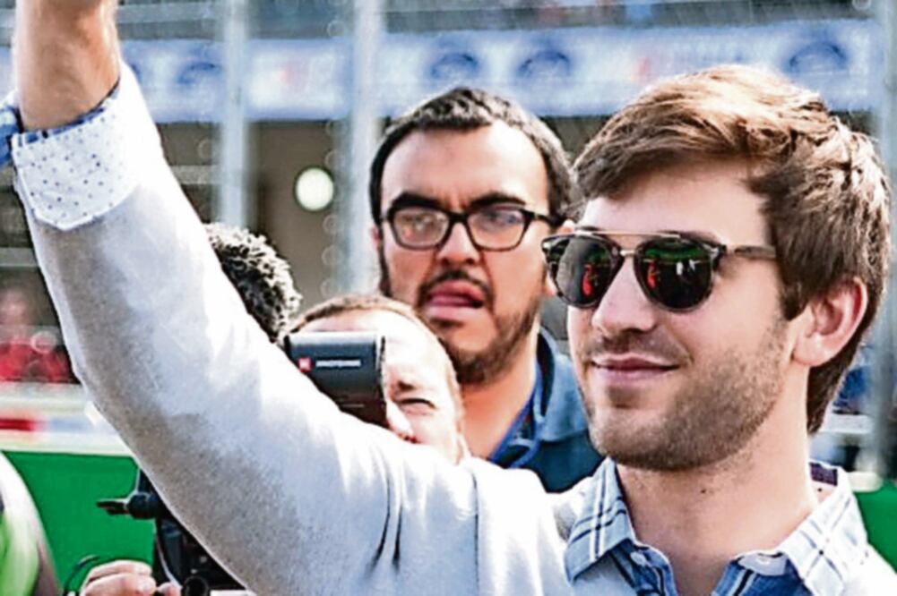 El piloto regio recibió el cariño y reconocimiento del público (TWITTER DANIEL SUÁREZ)