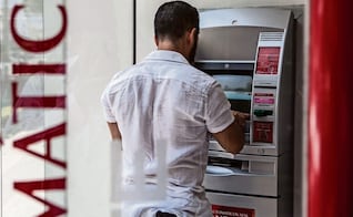 Arranca 2026 con ligera baja en ganancias bancarias