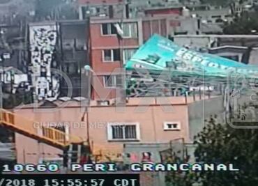 Fuertes vientos derriban espectacular en Gustavo A. Madero