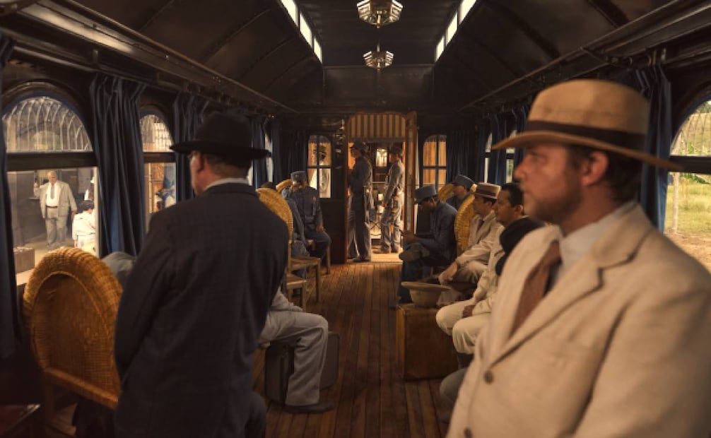 El vagón de segunda clase fue construido con interiores completos para permitir la filmación de escenas dentro del tren. Foto: Netflix.