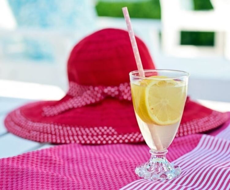 Beneficios del agua de limón con cúrcuma