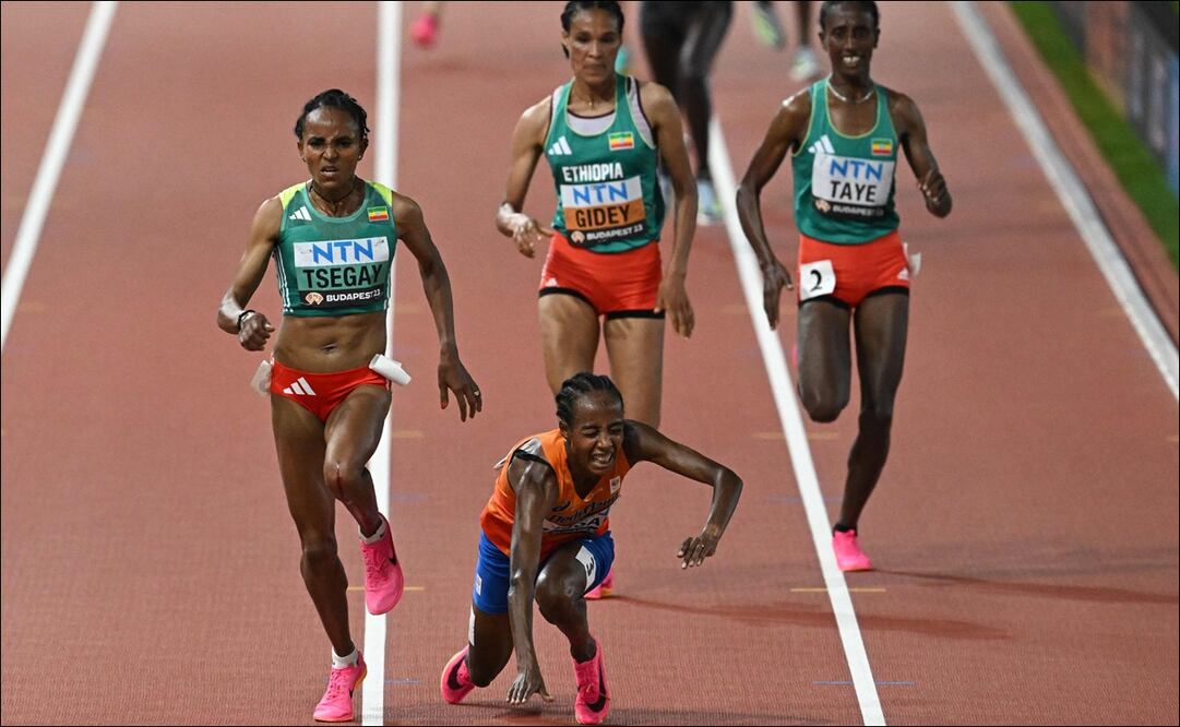 Sifan Hassan cayó a pocos metros de la meta - Foto: AFP