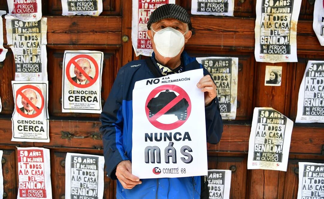 El Comité 68 se manifestó afuera de la casa del expresidente Luis Echeverría y exigió justicia por la represión de estudiantes del 10 de junio de 1971. Foto: Hugo García. EL UNIVERSAL