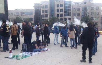 Evento de “vapeo” reúne a 80 personas en el Monumento a la Revolución
