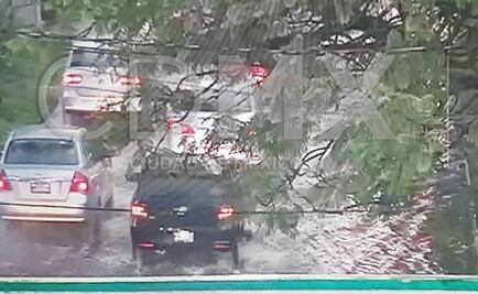Paseo de la Reforma, encharcado tras lluvia en CDMX