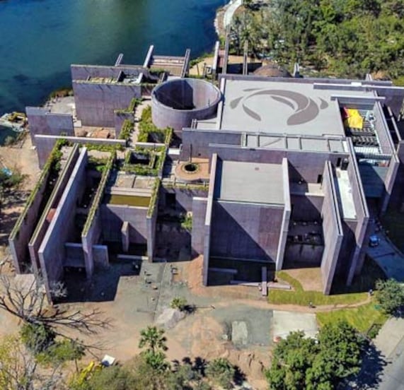 Quirino Ordaz entregó inversión millonaria a su primo hotelero