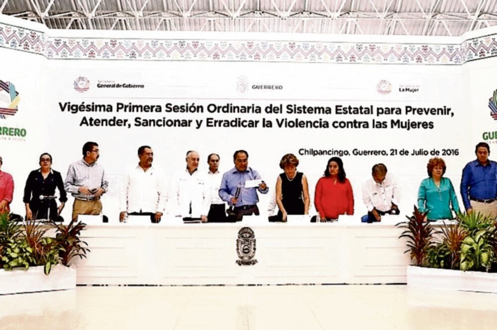 Héctor Astudillo dijo ante representantes de organismos defensores de derechos de las mujeres, que su gobierno da seguimiento puntual a este tema (ARCHIVO. EL UNIVERSAL)