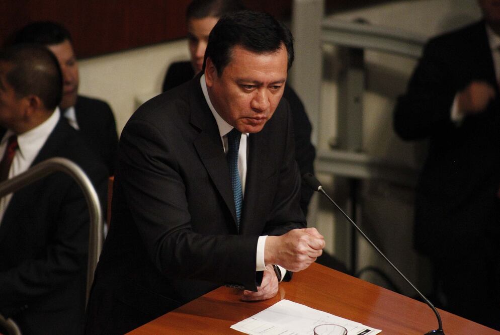 El titular de Segob durante la glosa del Tercer Informe de Gobierno, en el Senado. (Foto: Ariel Ojeda / EL UNIVERSAL)