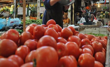 Jitomate, producto de la canasta básica que más bajó 