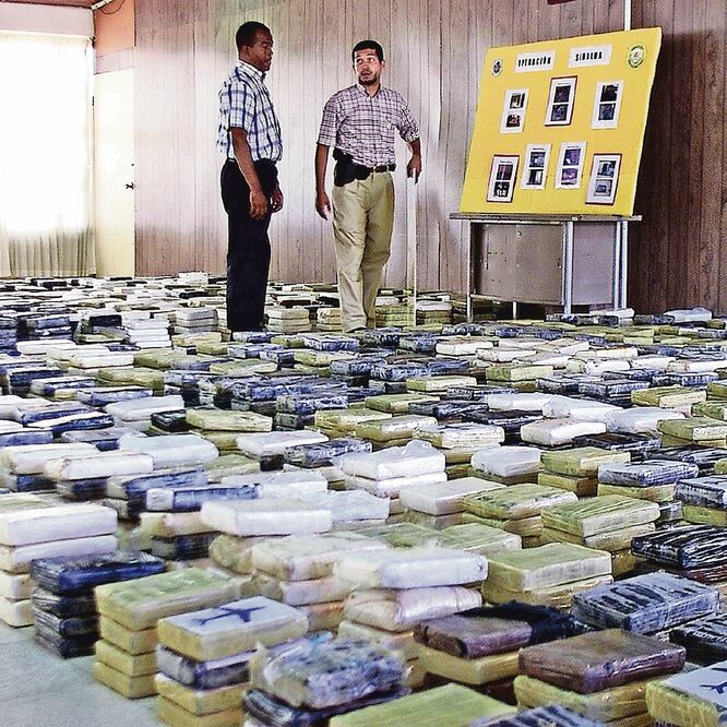 Imagen de febrero de 2003, cuando la policía panameña incautó 2.4 toneladas de cocaína con destino a EU, traficada desde Colombia por el Cártel de Sinaloa. Foto: 